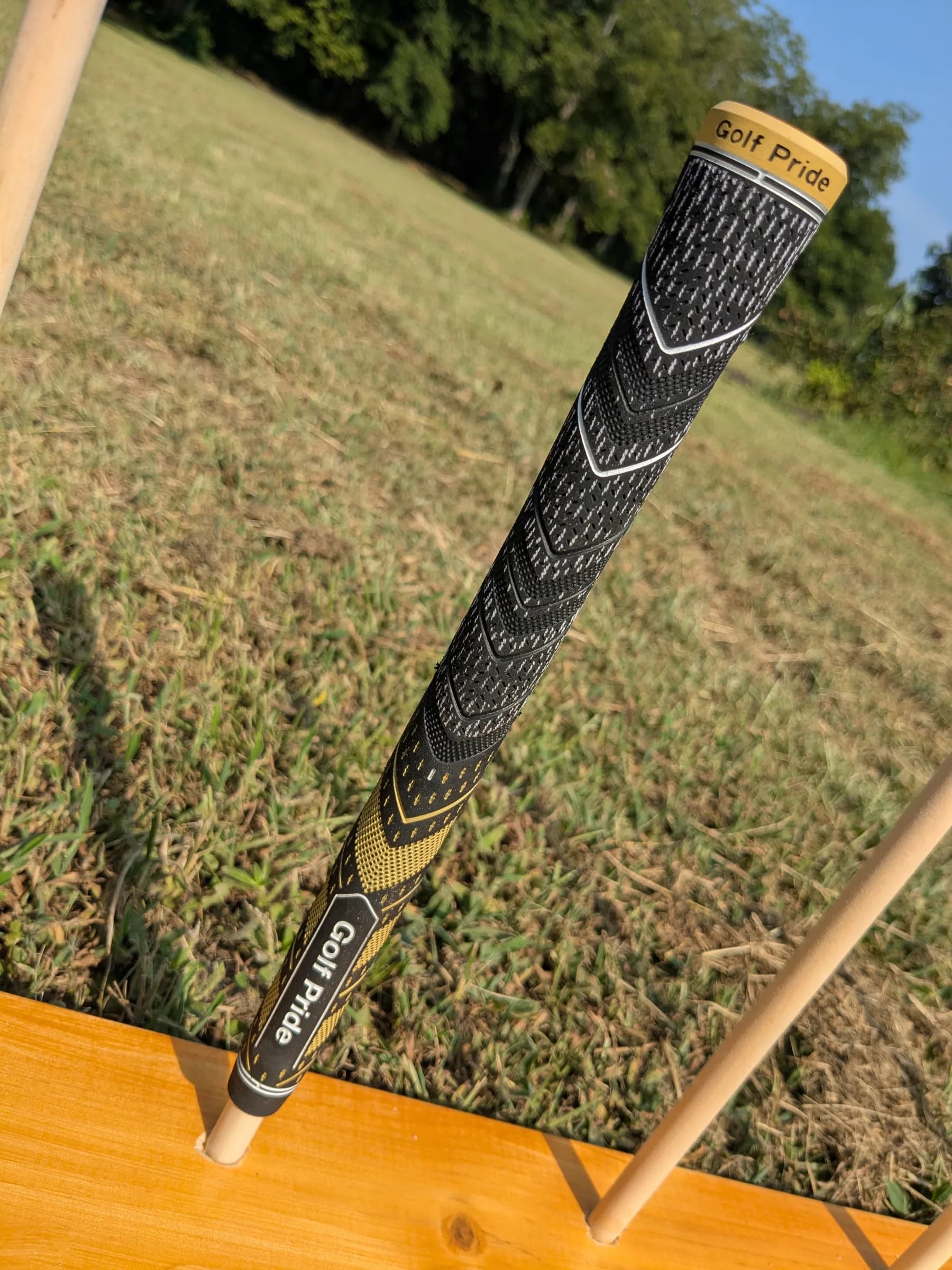 Golf Pride MCC Plus 4 - Midsize (Blk/Gold)